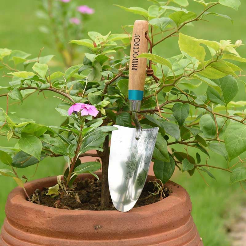 small-garden-hand-shovel-view