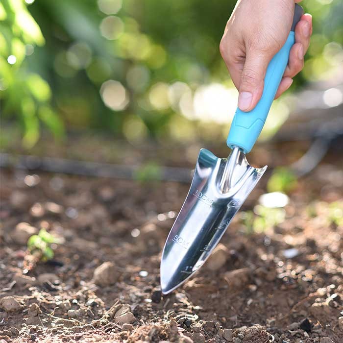 Transplanter Tool For Digging